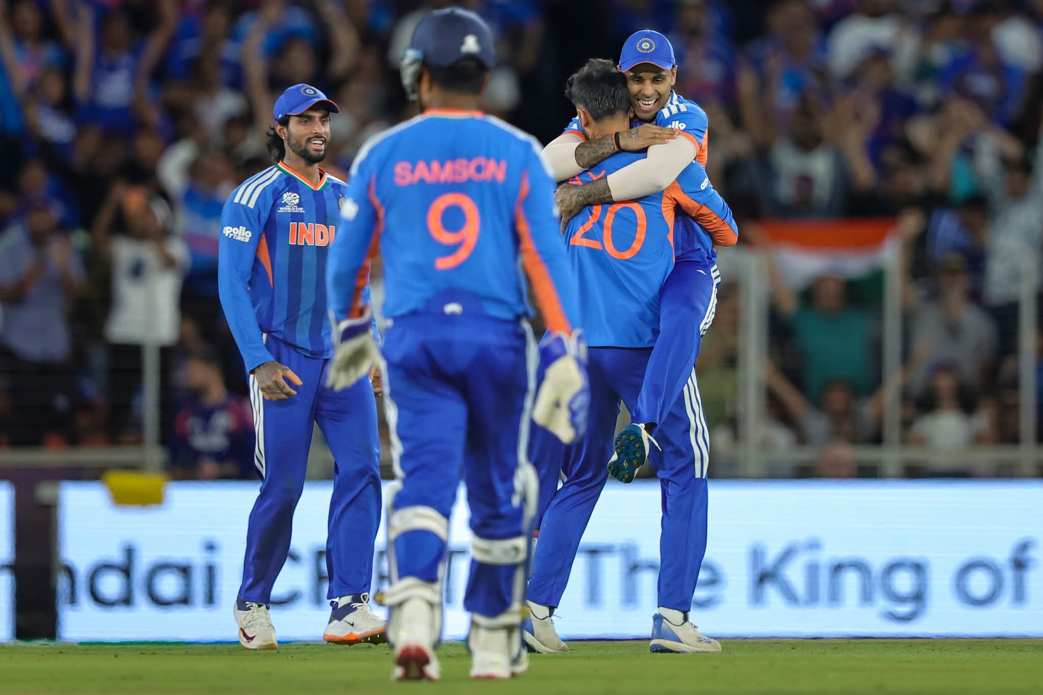 আহমেদাবাদে ইতিহাস তৈরি করে টি-টোয়েন্টি বিশ্বকাপ ভারত